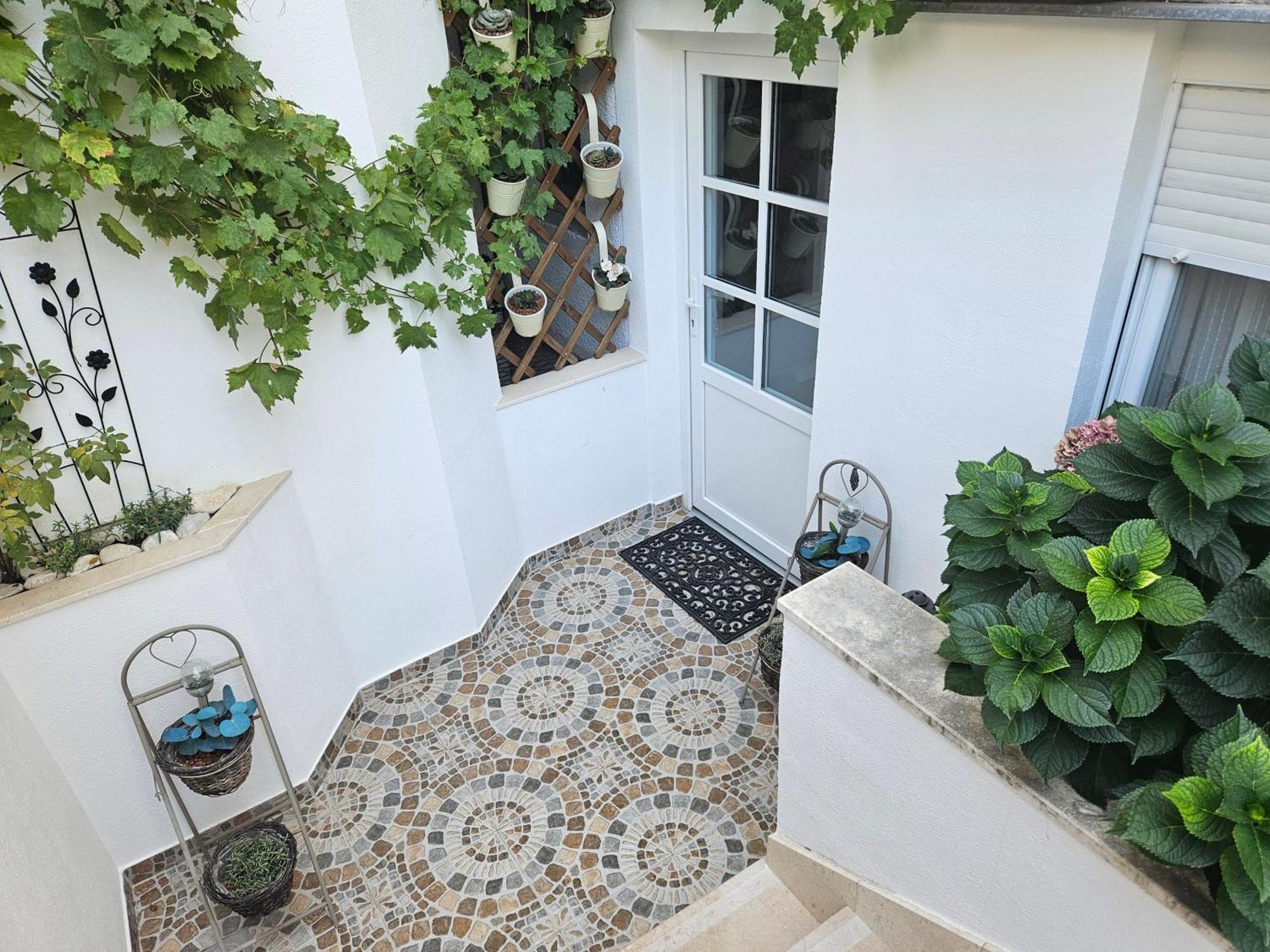 Apartmani Mirona - Tučepi Exteriör bild